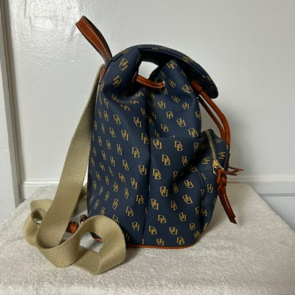 Dooney & Bourke Signature Monogram Navy Tan Bucket Drawstring Backpack Luxury - Picture 3 of 11